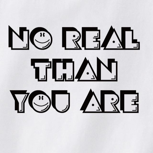 NO REAL THAH YOUARE Tシャツ ロゴ プリント