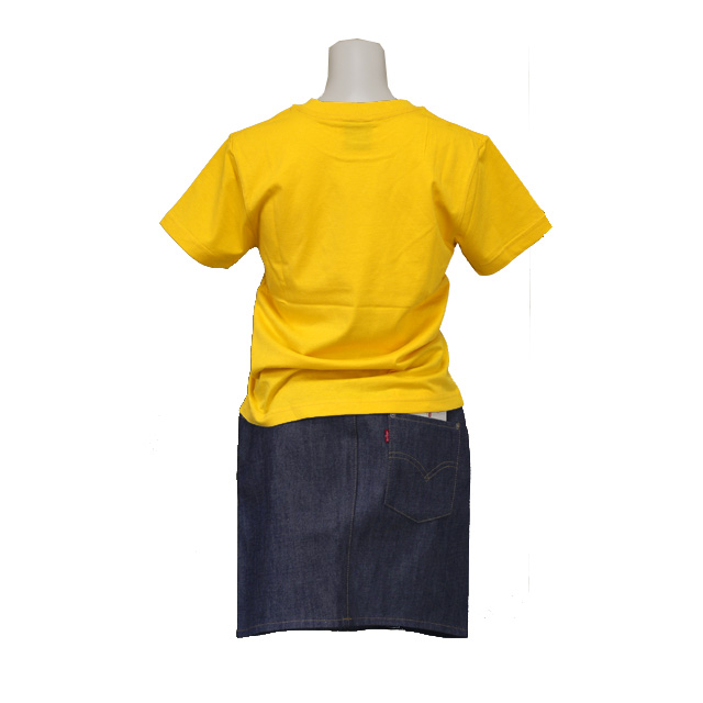 Levi'sデニムスカートとプリントTシャツ セットアップ